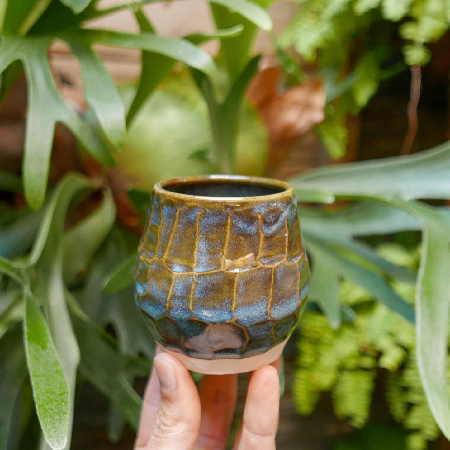 Variegated Blue Faceted Pot Belly Tumbler